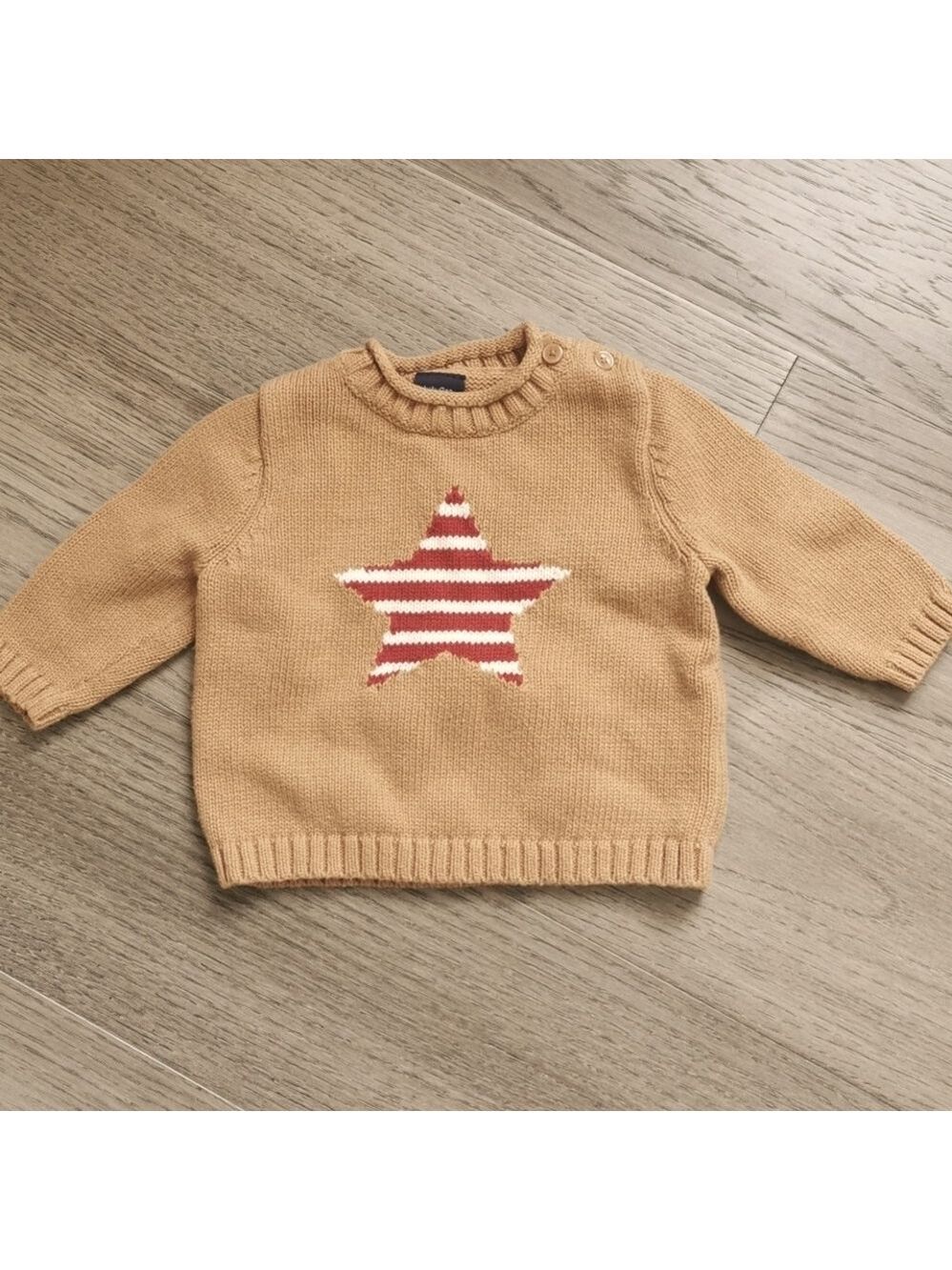 Baby Gap crew neck sweater with star 🌟 Size 3-6 months. EUC